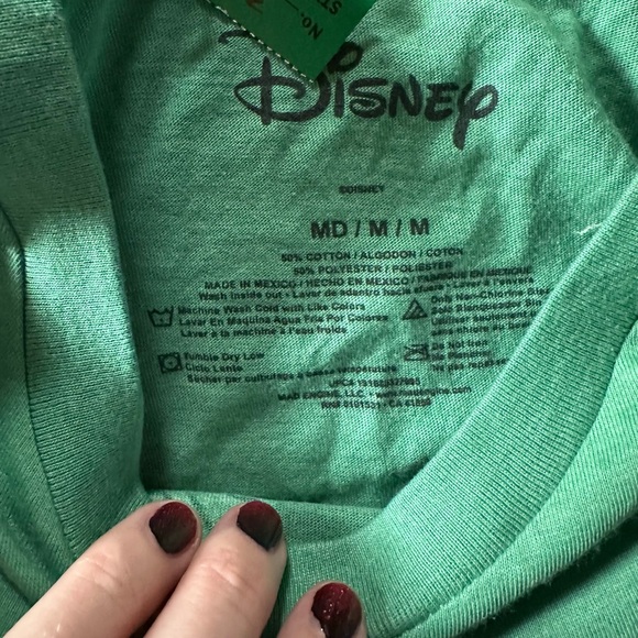 NWT Disney Mickey & Donald Duck Christmas ๐ T-Shirt size medium - Picture 5 of 6